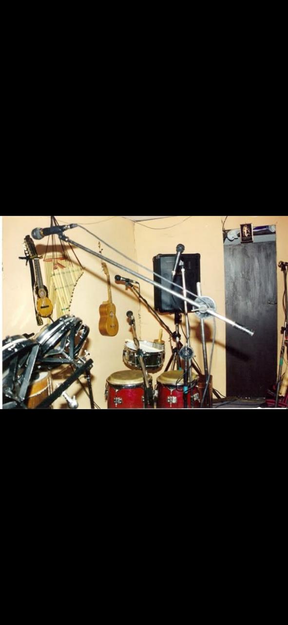 Instrumentos y equipo de sonido.